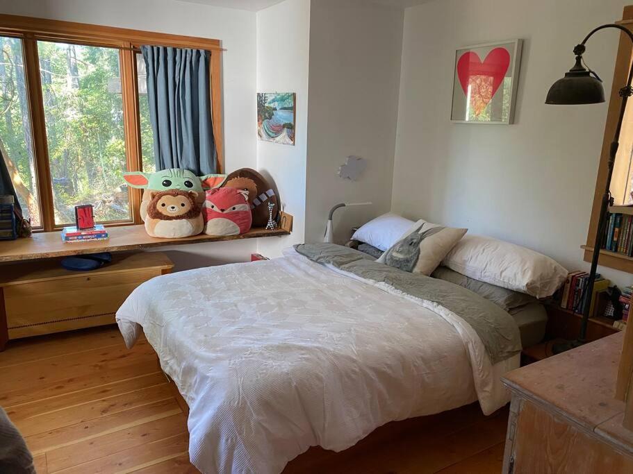 Photo of Bedroom in Pender Island