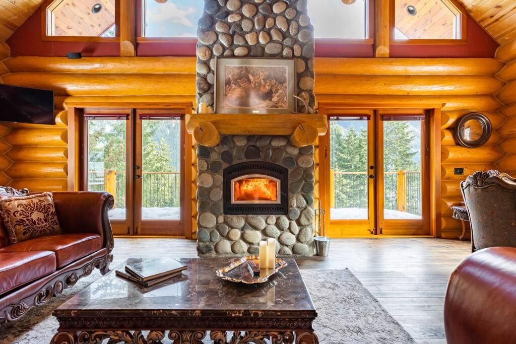 Photo of Livingroom in Sunshine Valley