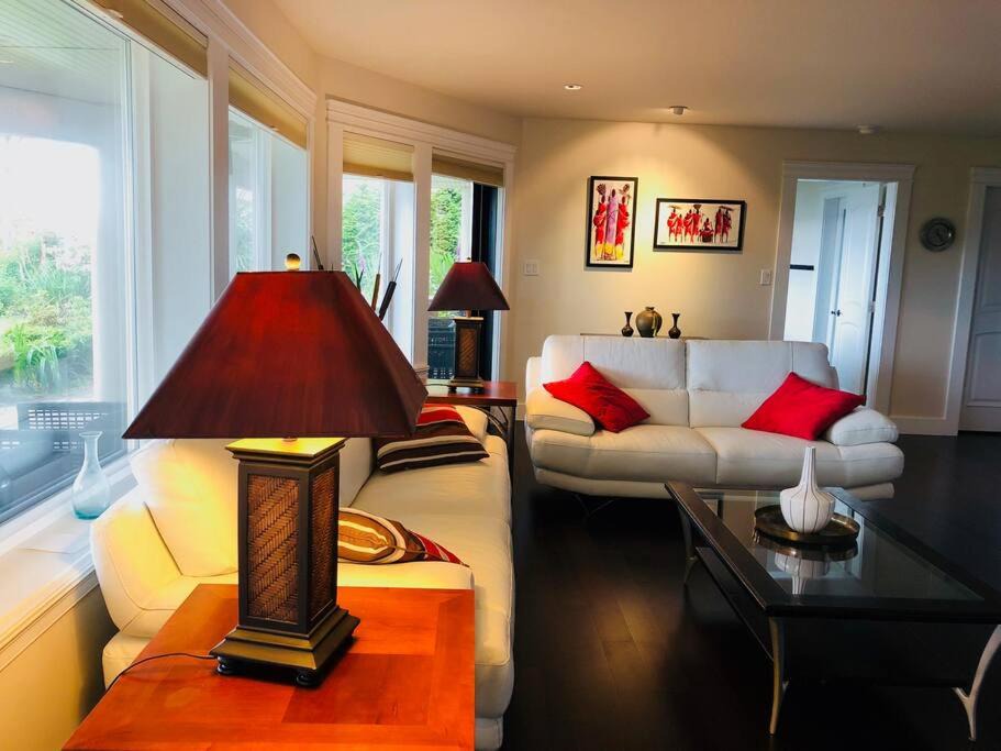 Photo of Livingroom in Saanichton