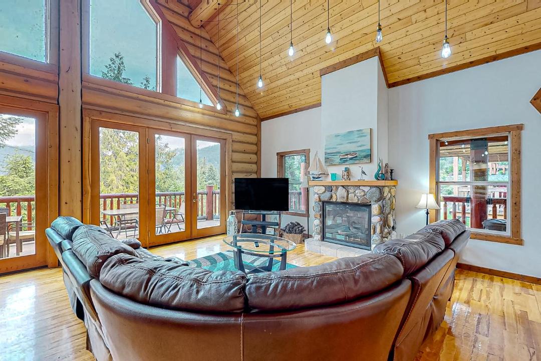 Photo of Livingroom in Christina Lake
