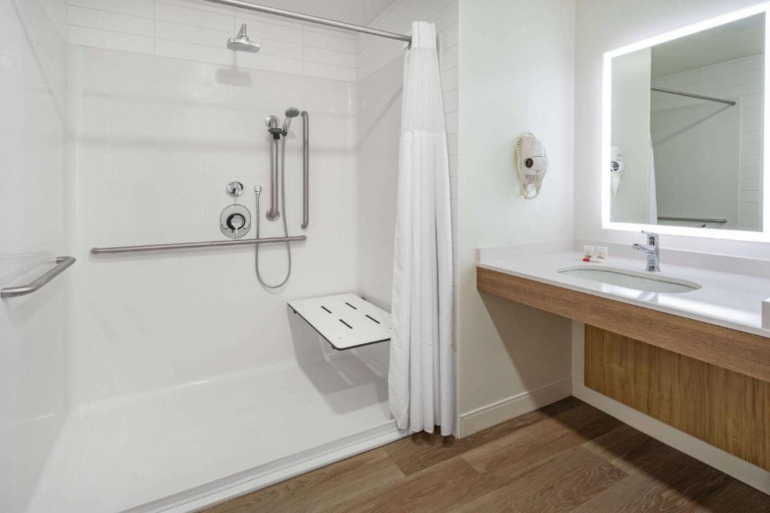 Photo of Bathroom in Summerside