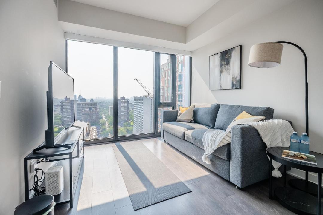 Photo of Livingroom in Bloor-Yorkville