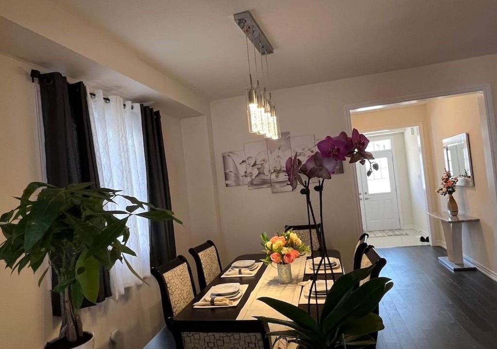 Photo of Livingroom in Thorold