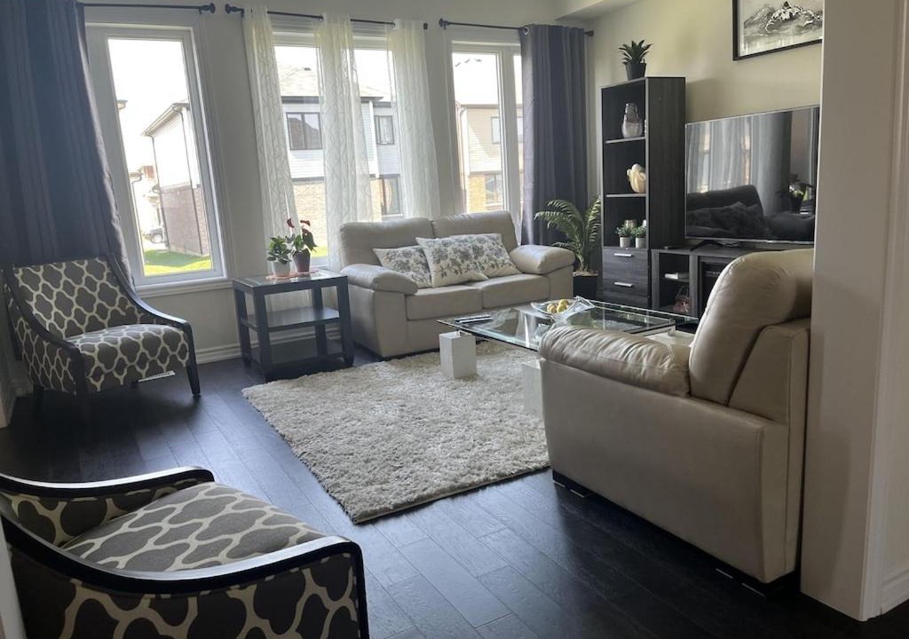 Photo of Livingroom in Thorold