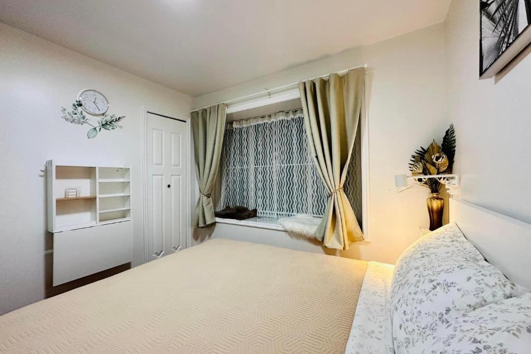 Photo of Bedroom in Renfrew-Collingwood