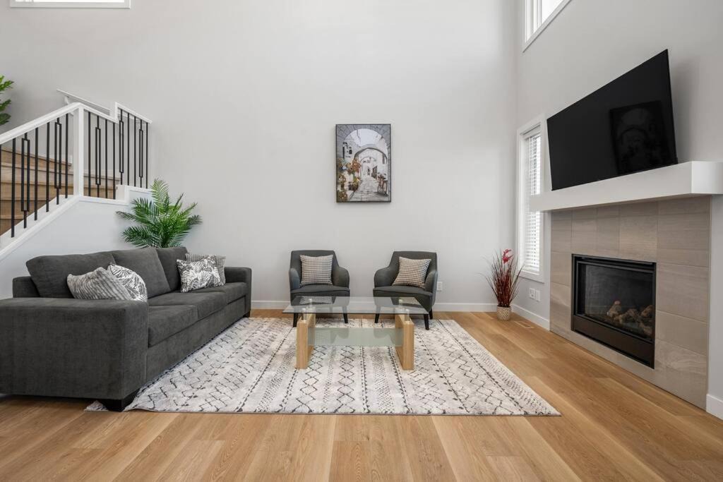 Photo of Livingroom in Southeast Calgary