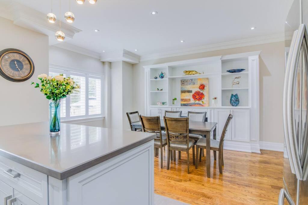 Photo of Livingroom in Birch Cliff Heights