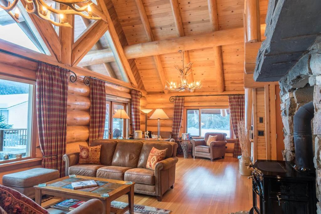Photo of Livingroom in Revelstoke