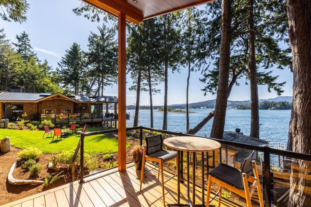 Photo of Patio Balcony in Juan de Fuca Electoral Area