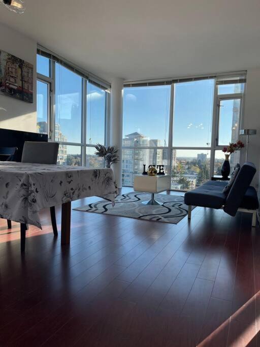 Photo of Livingroom in Richmond City Centre