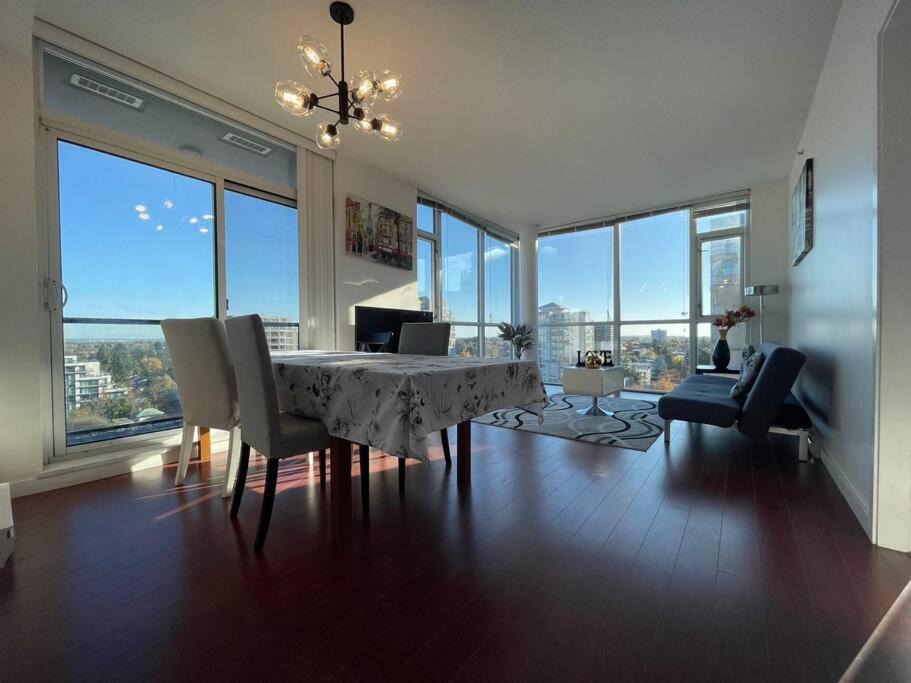 Photo of Livingroom in Richmond City Centre