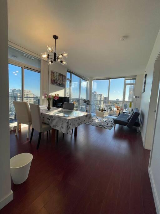 Photo of Livingroom in Richmond City Centre