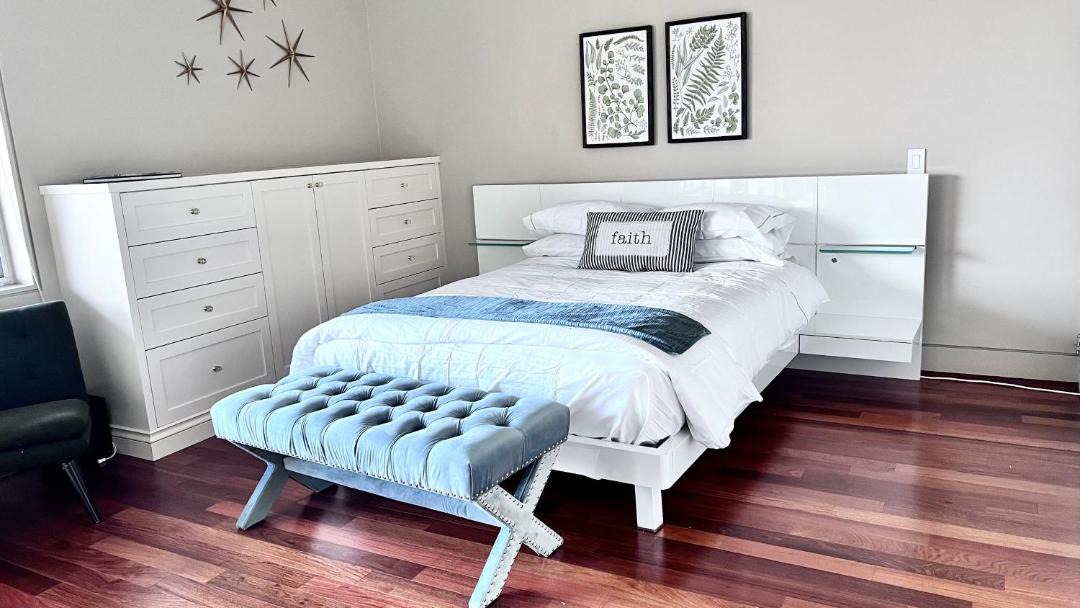 Photo of Bedroom in Dundarave