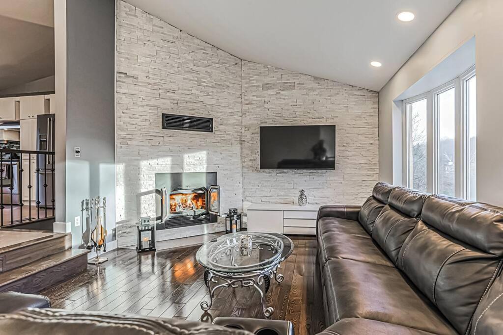 Photo of Livingroom in Prevost