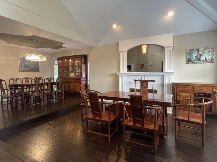 Photo of Livingroom in Langley