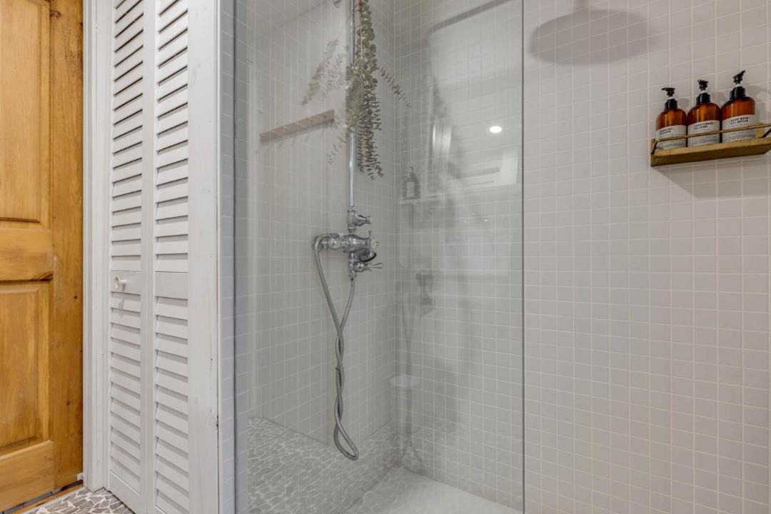 Photo of Bathroom in Saint-Augustin-de-Desmaures