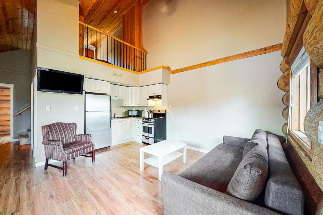 Photo of Livingroom in Lac Le Jeune