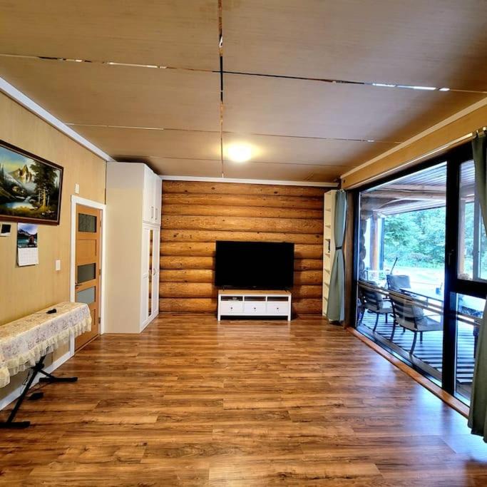 Photo of Livingroom in Willoughby