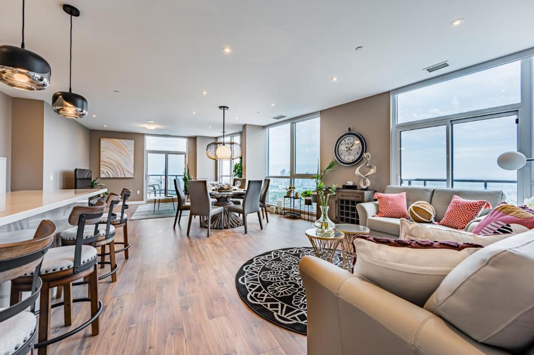 Photo of Livingroom in Hurontario