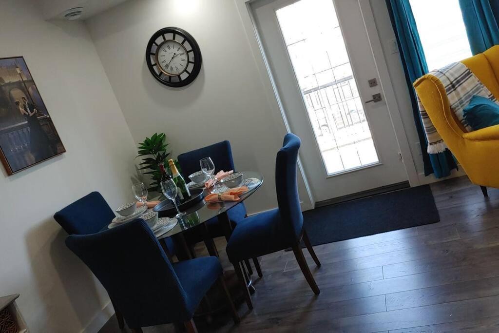 Photo of Livingroom in North Central Edmonton