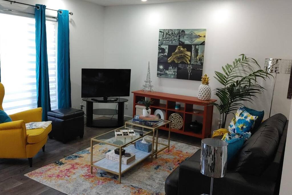 Photo of Livingroom in North Central Edmonton
