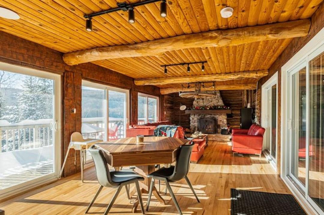 Photo of Livingroom in Val-des-Lacs