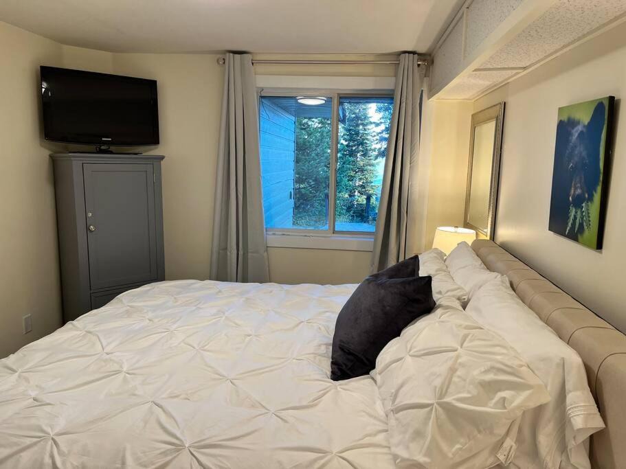 Photo of Bedroom in Snow Pine Estates