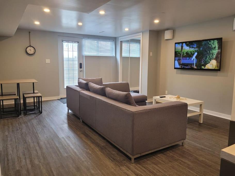 Photo of Livingroom in Longueuil