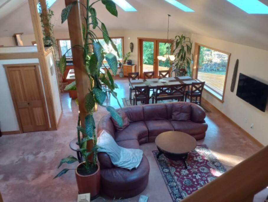 Photo of Livingroom in Lake Cowichan