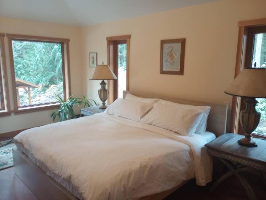 Photo of Bedroom in Lake Cowichan