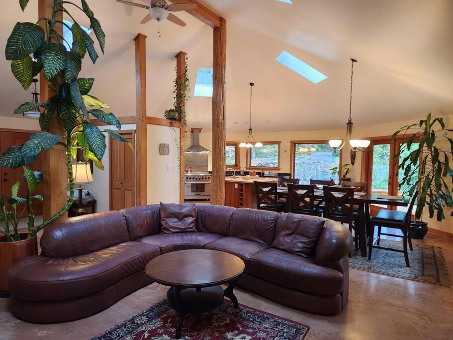 Photo of Livingroom in Lake Cowichan