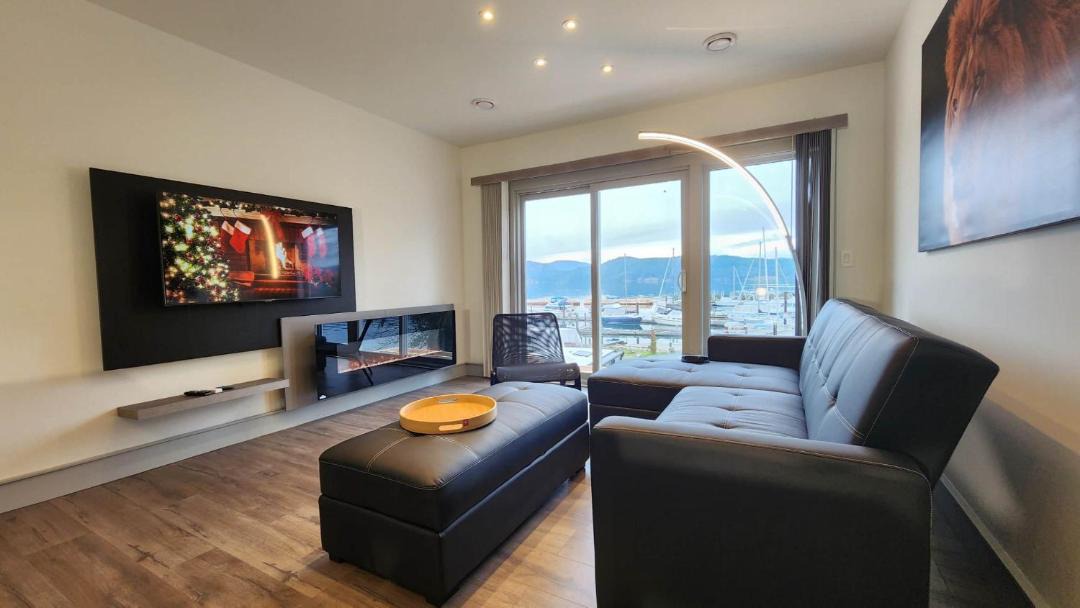 Photo of Livingroom in Cowichan Bay