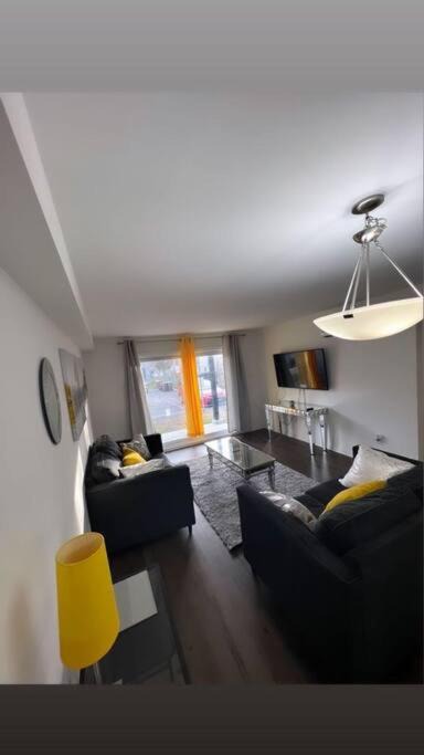 Photo of Livingroom in Aylmer