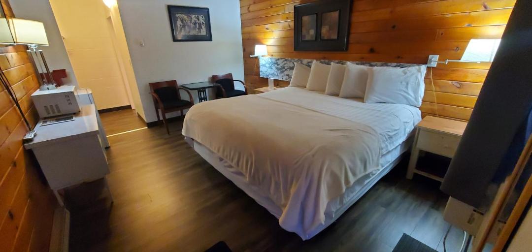 Photo of Bedroom in Sicamous