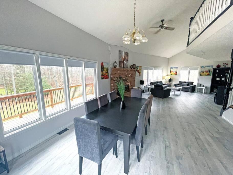 Photo of Livingroom in Cayuga
