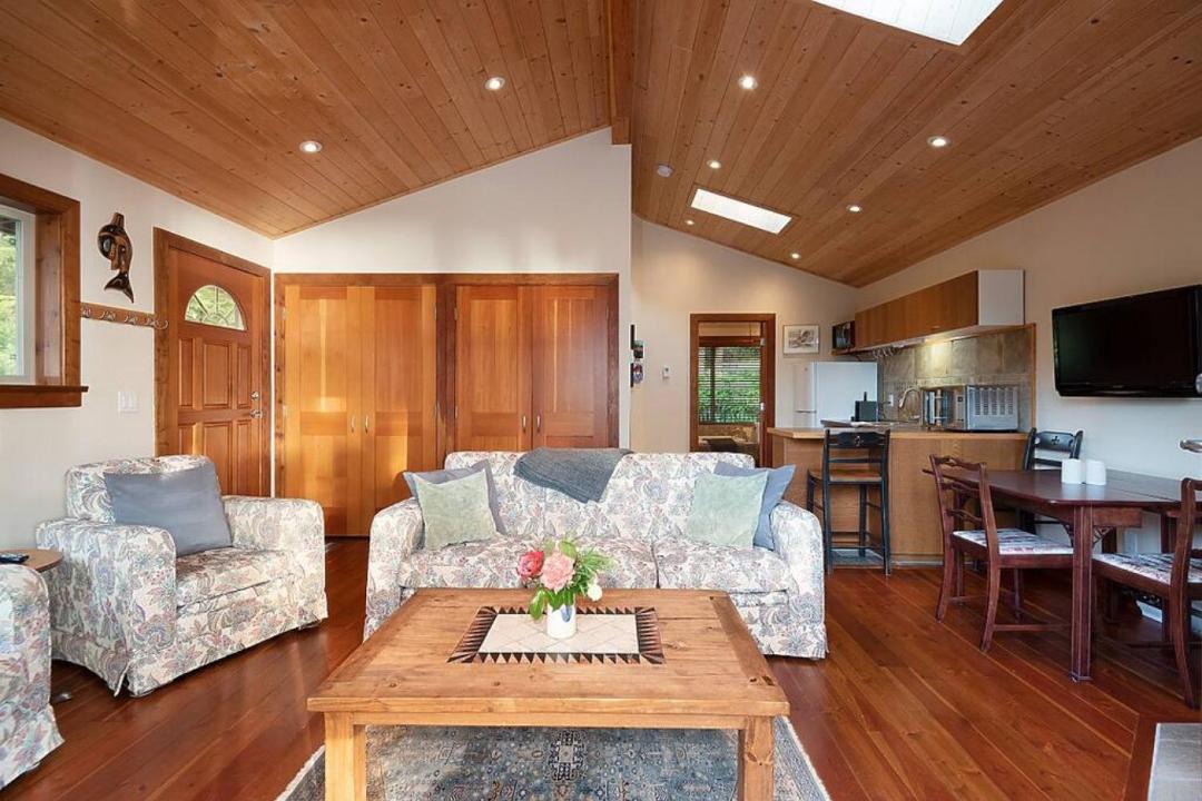 Photo of Livingroom in Bowen Island