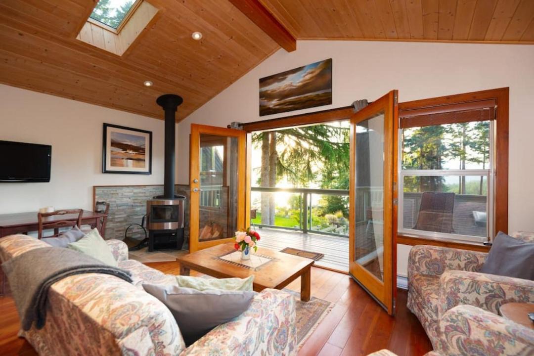 Photo of Livingroom in Bowen Island