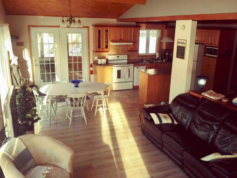 Photo of Livingroom in Saint-David-de-Falardeau
