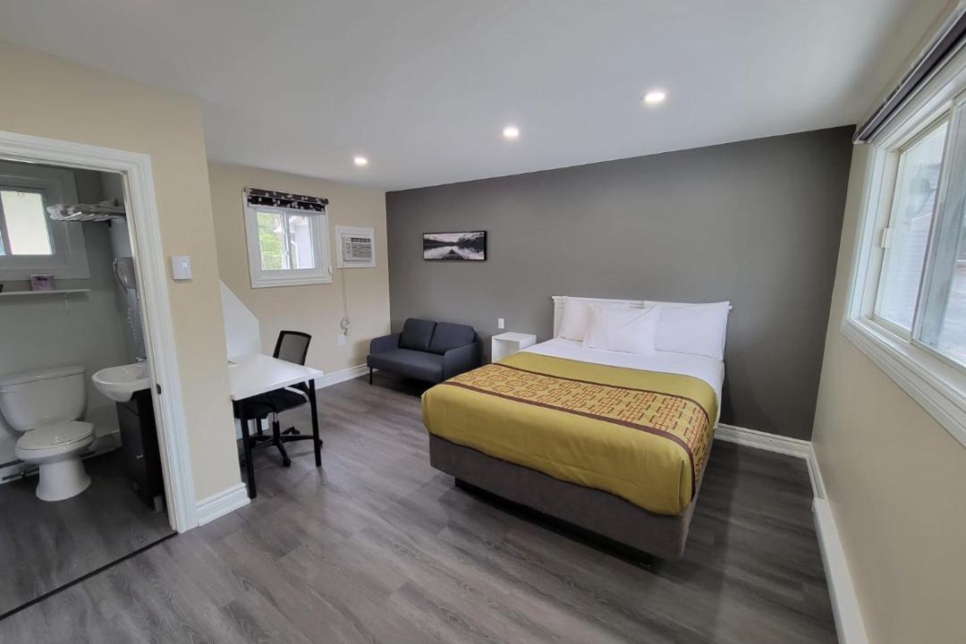 Photo of Bedroom in Laurentian Hills