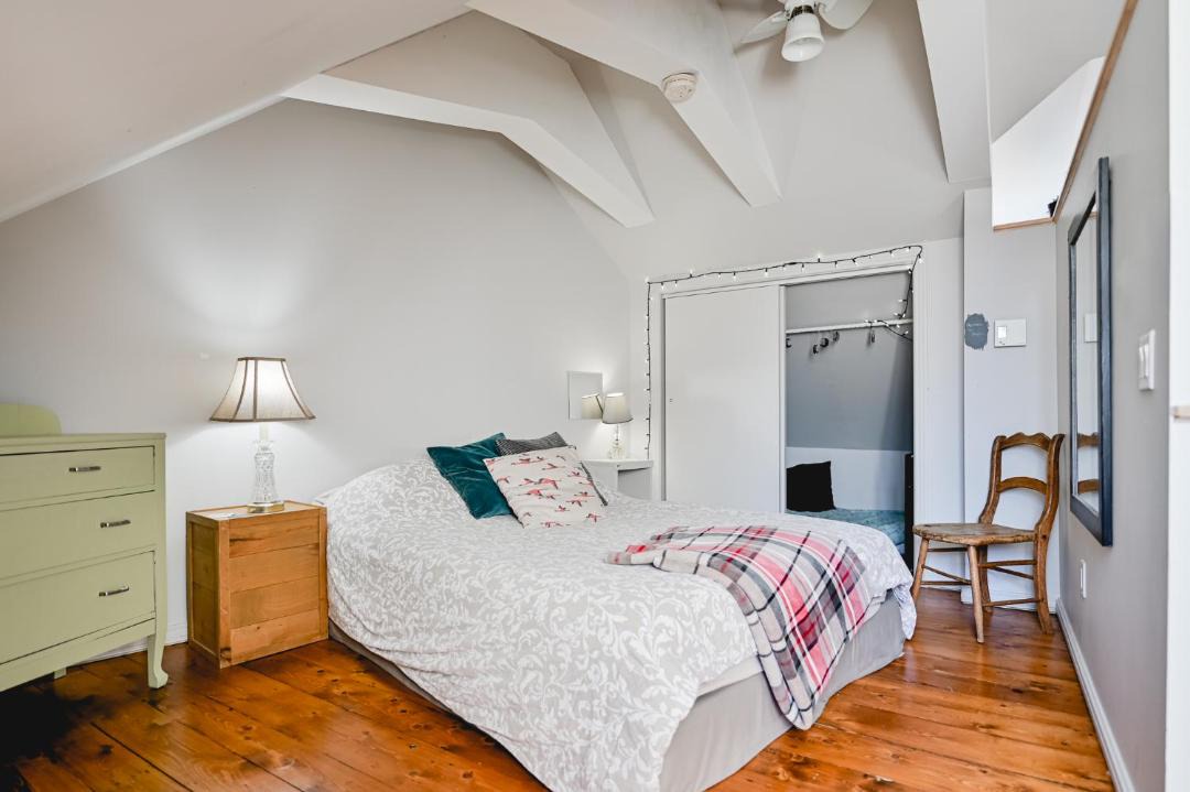 Photo of Bedroom in Laprairie