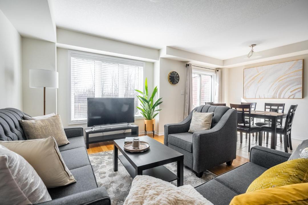 Photo of Livingroom in Thorold