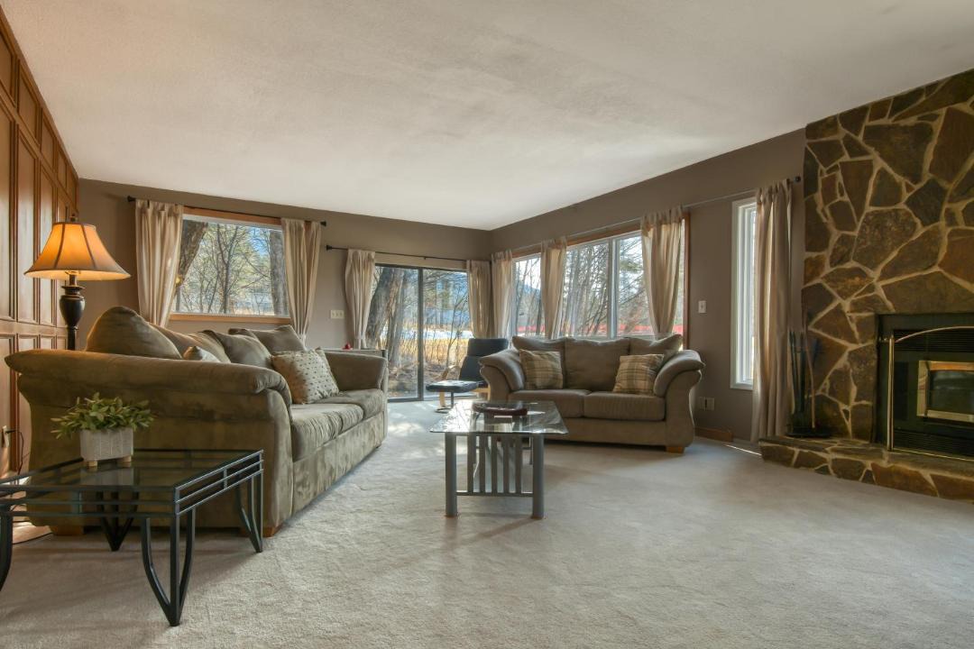 Photo of Livingroom in East Kootenay