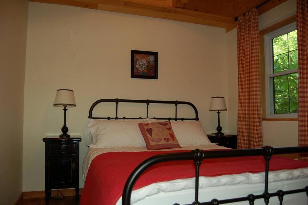 Photo of Bedroom in Val-des-Lacs
