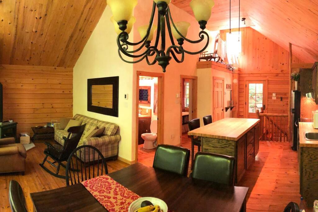 Photo of Livingroom in Val-des-Lacs