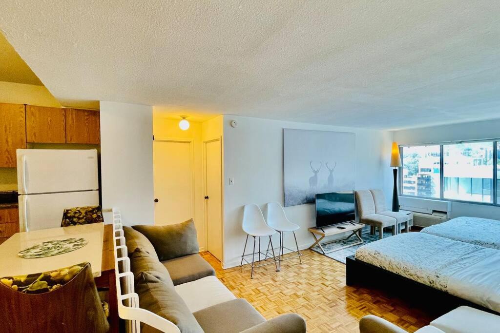 Photo of Livingroom in Shaughnessy Village