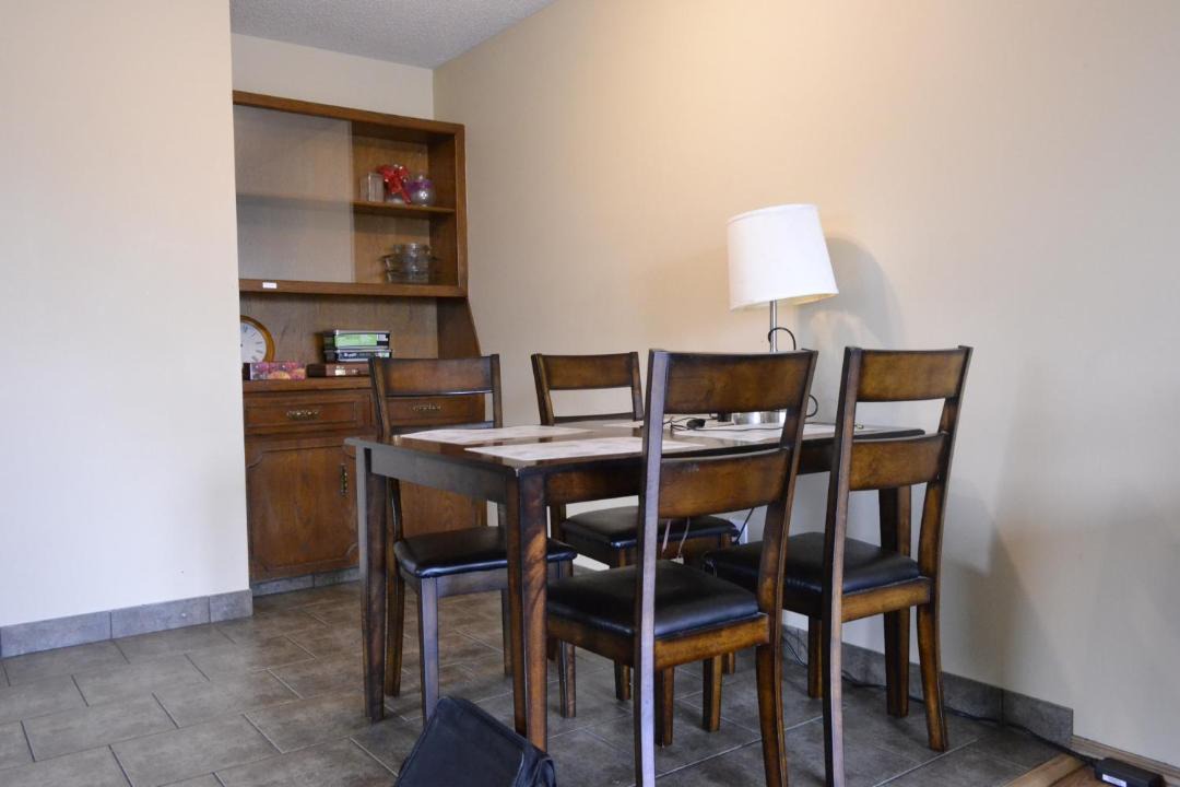 Photo of Livingroom in Forest Lawn