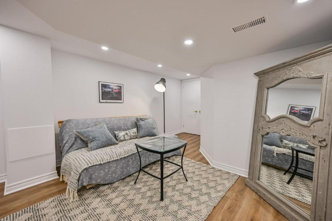 Photo of Livingroom in Burlington