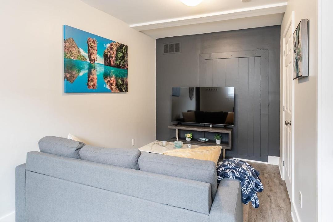 Photo of Livingroom in Central Hamilton