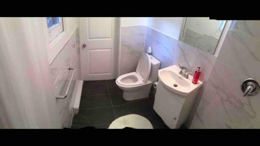 Photo of Bathroom in De Lorimier