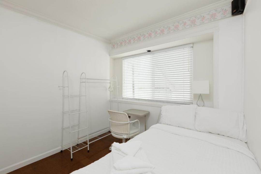 Photo of Bedroom in Renfrew-Collingwood